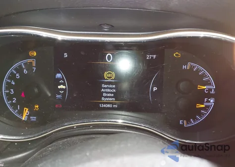 2017 Jeep Grand Cherokee Laredo 4X4 z USA, uszkodzony, nr VIN 1C4RJFAG1HC954690